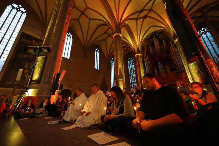 103. Deutscher Katholikentag.Gottesdienste | Gebet Nacht der Lichter Mit Brüdern aus Taizé - Dom St. Marien Donnerstag, 30.05.2024