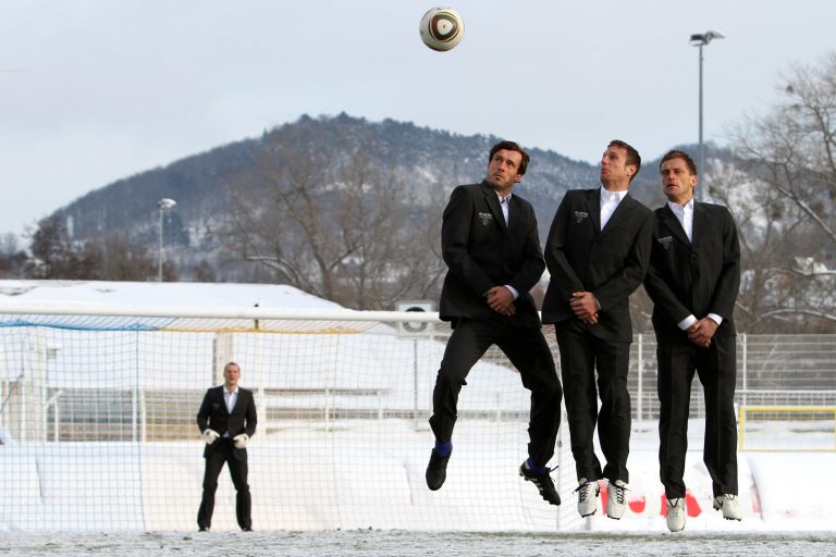 Jena , 161210 , Saison 2010/2011 ; Fussball 3.Liga FC Carl Zeiss Jena - die Spieler haben Anzüge der Firma Mewa bekommen im Bild : Mauer Sebastian Hähnge , Jens Truckenbrod und Ronny Nikol , im Tor Alexander Moritz Foto:Karina Hessland