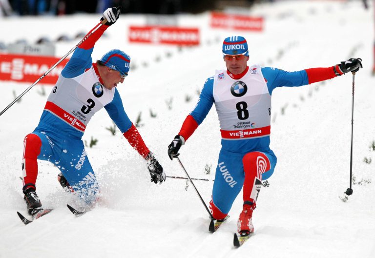Oberhof , 301212 , DKB Ski-Arena, Viessmann FIS Tour de Ski , Verfolgung Herren , Classic Pursuit 5 laps , 15 km klassisch im Bild:  Zieleinlauf, Maxim Vylegzhanin (RUS) gewinnt vor Alexander Legkov (RUS) Foto:Karina Hessland
