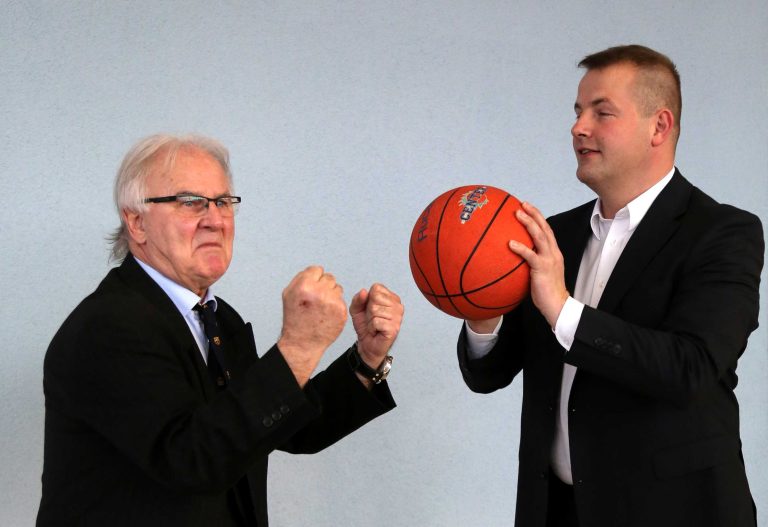 09.04.16 , Erfurt, Messehalle, Ball des Thüringer Sports 2016, Ausrichter sind der Landessportbund und die Thüringer Sporthilfe im Bild: Peter Ducke und Andre Lange Foto: Karina Hessland