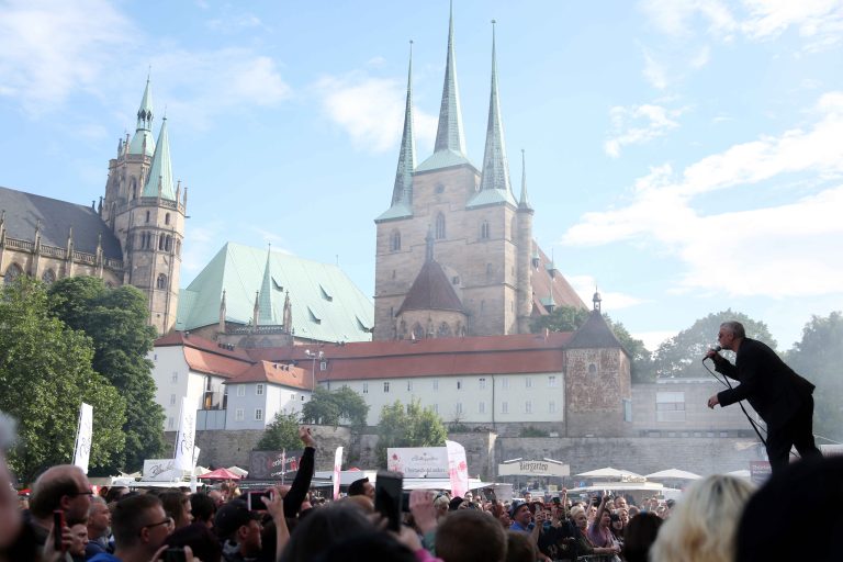 18.06.16 , Erfurt, Krämerbrückenfest, Domplatz, Konzert im Rahmen des Festes von der Erfurter Band Northern Lite - Sänger Andreas Kubat Foto: Karina Hessland