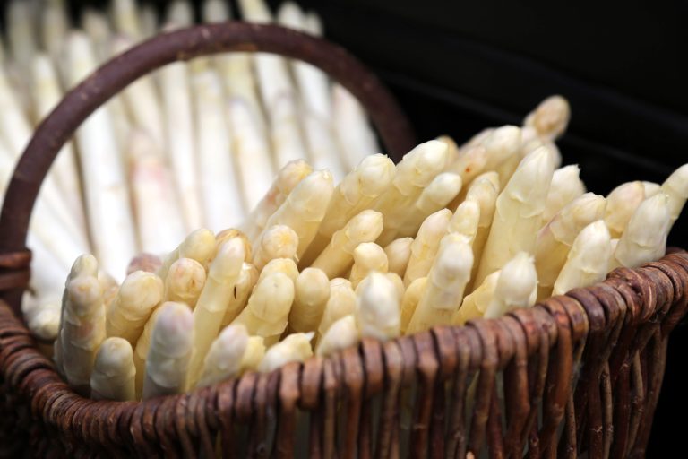 19.04.17 , Kutzleben, Spargel in einem Korb Foto: Karina Hessland-Wissel
