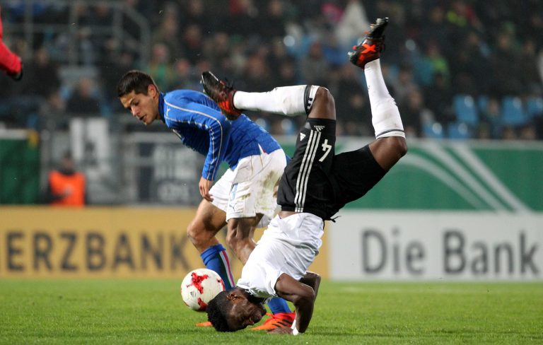 09.11.17 , Chemnitz, community4you-Arena / Stadion an der Gellertstrasse, GER, Saison 2017/2018, U20 Deutschland vs Italien im Bild  Frederic Ananou (Deutschland) gegen Alessandro Rossi (Italien)Foto: Karina Hessland-Wissel