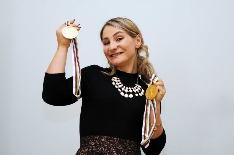 07.03.18 , Erfurt, Haus Dacheröden, Empfang für die Weltmeisterin und Olympiasiegerin im Bahnrad Kristina Vogel im Bild: Kristina Vogel mit ihren Goldmedaillen von der Weltmeisterschaft in Appeldorn Foto: Karina Hessland-Wissel