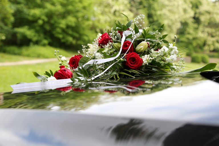 18.05.18 , Greussen, Hochzeit Manu und Marcel 
Foto: Karina Hessland-Wissel
 *** Local Caption *** Copyright by KH/Karina Hessland Bildjournalismus und Fotografie , Stauffenbergallee 23 , 99085 Erfurt , Tel: 0177-2967631 ; E-Mail: karina.hessland@googlemail.com ; Bankverbindung : Erfurter Bank BLZ : 82064228  Konto: 1107836 , BIC: ERFBDE8E , IBAN: DE55 8206 4228 0001 1078 36 ; SteuerNr.: 151/230/13457  FA Erfurt , Nutzung nur gegen Honorar + 7% Mwst und Urhebernennung! Mit Abdruck werden die AGB von KH Bildjournalismus und Fotografie anerkannt. WICHTIG: Jegliche kommerzielle Nutzung ist Honorar- und Mehrwertsteuerpflichtig! Honorar gemaess MFM. Weitergabe an Dritte nur nach vorheriger Absprache mit dem Urheber! Darstellung im Internet ist grundsaetzlich Honorar- und Mehrwertsteuerpflichtig, auch als 1:1 Kopie in Internet -Ausgaben von Tageszeitungen und Magazinen. Autoren-Nennung auch für Internet -Darstellung gemaess § 13 UrhGes.