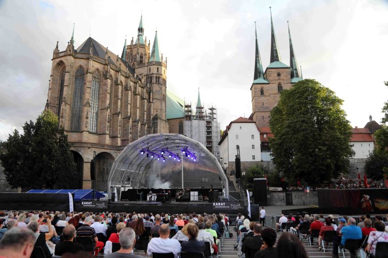 28.07.2020 , Erfurt, Domplatz, Domstufen Open AirKarat und Band im Bild:  Übersicht Foto: Karina Hessland-Wissel
