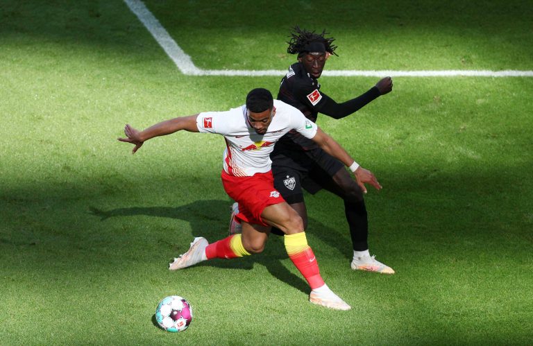 25.04.2021, Leipzig, Red Bull Arena, GER, 1.FBL, Saison 2020/ 2021, 31. Spieltag, RasenBallsport Leipzig  vs VFB Stuttgart im Bild Benjamin Henrichs (Leipzig) gegen Tanguy Coulibaly (Stuttgart)  DFL regulations prohibit any use of photographs as image sequences and/or quasi-videoFoto: Karina Hessland-Wissel