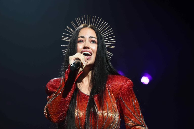 05.12.2023, Erfurt, Messehalle, Night of the Proms 2023 - Klassik trífft Pop die Kuesntler werden begleitet vom Antwerp Philharmonic Orchestra und dem Chor Fine Fleur unter Leitung von Alexandra Arrieche im Bild: Aura Dione Foto: Karina Hessland-Wissel
